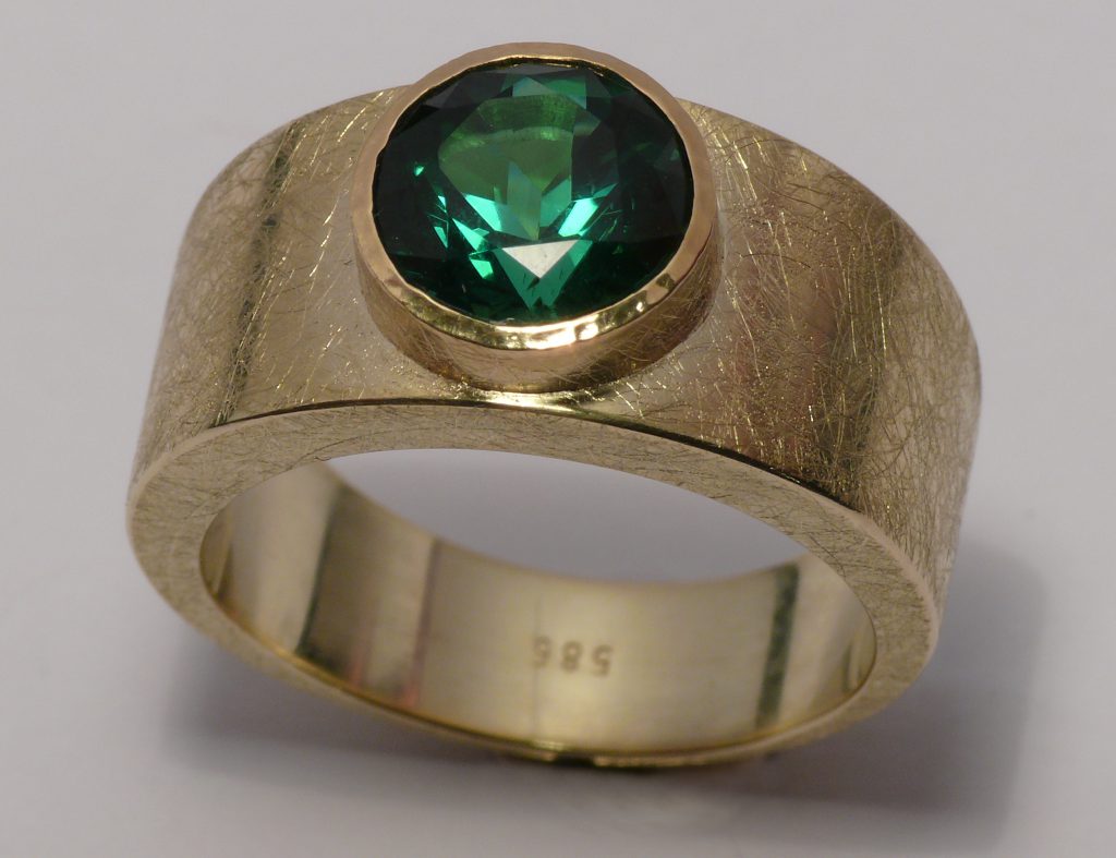 Fingerring 585 Gold mit blau-grünem Turmalin facettiert